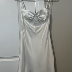 NWT Beautiful white under wire mini dress- size M Junior